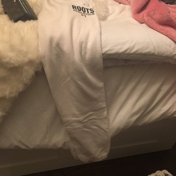 COPY - COPY - Roots trackpants - Picture 4 of 6